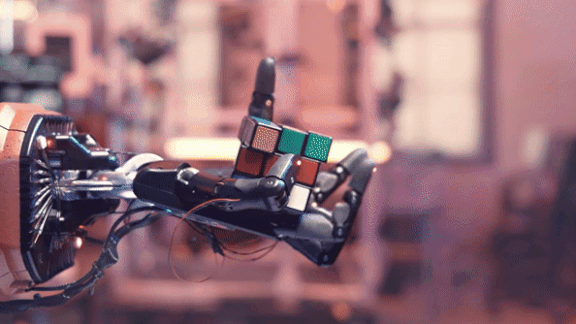Mechanical hand unscrambling a Rubik's Cube