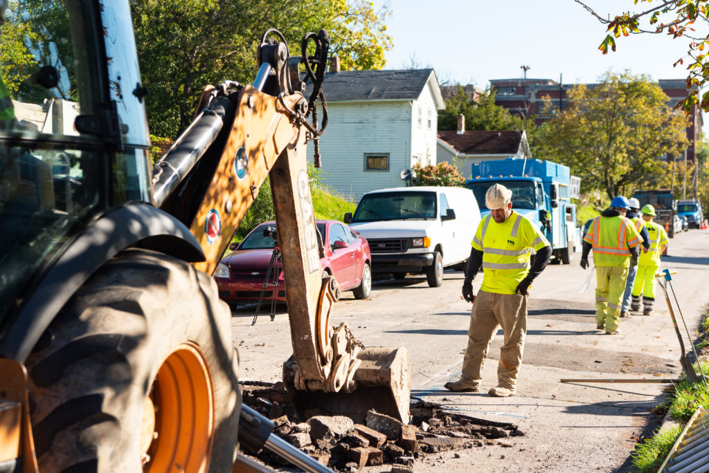 City workers in Toledo, Ohio use heavy machinery to remove lead water pipes that were identified using technology from BlueConduit. 